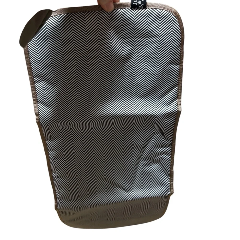 Ju-ju-be Be Right Back Diaper Bag - Picture 11 of 16